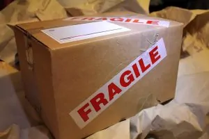 Embalagem danificada entregue pelos Correios